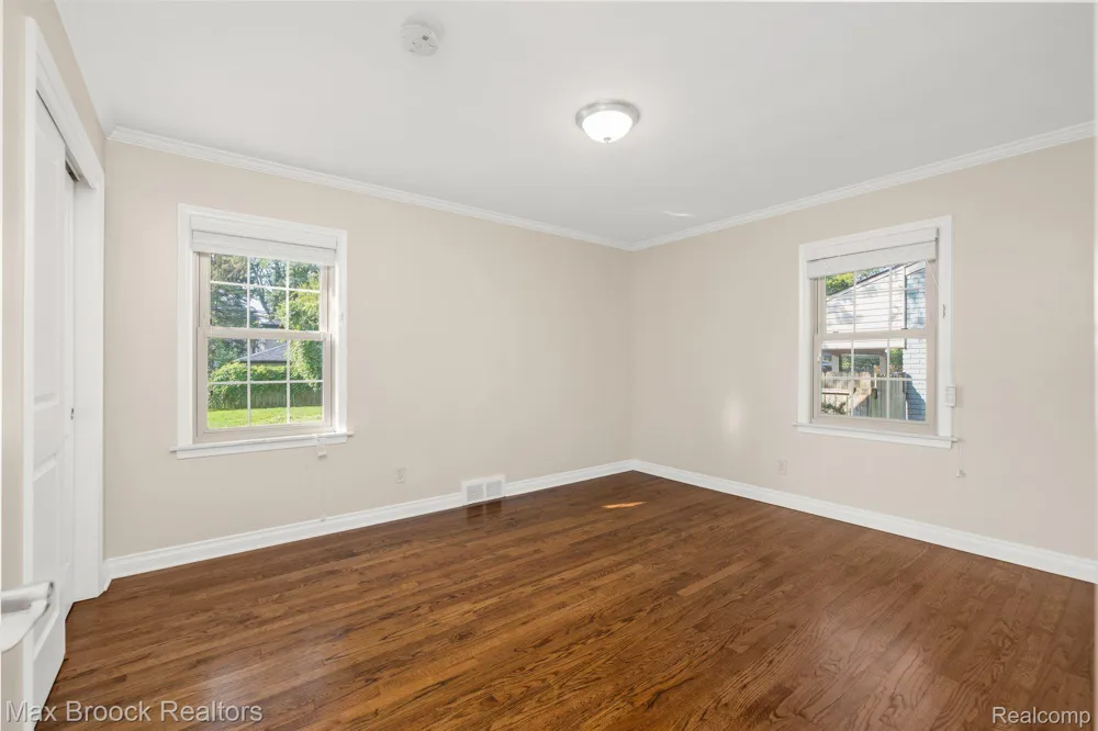 999 NORFOLK STREET Birmingham City, MI 48009