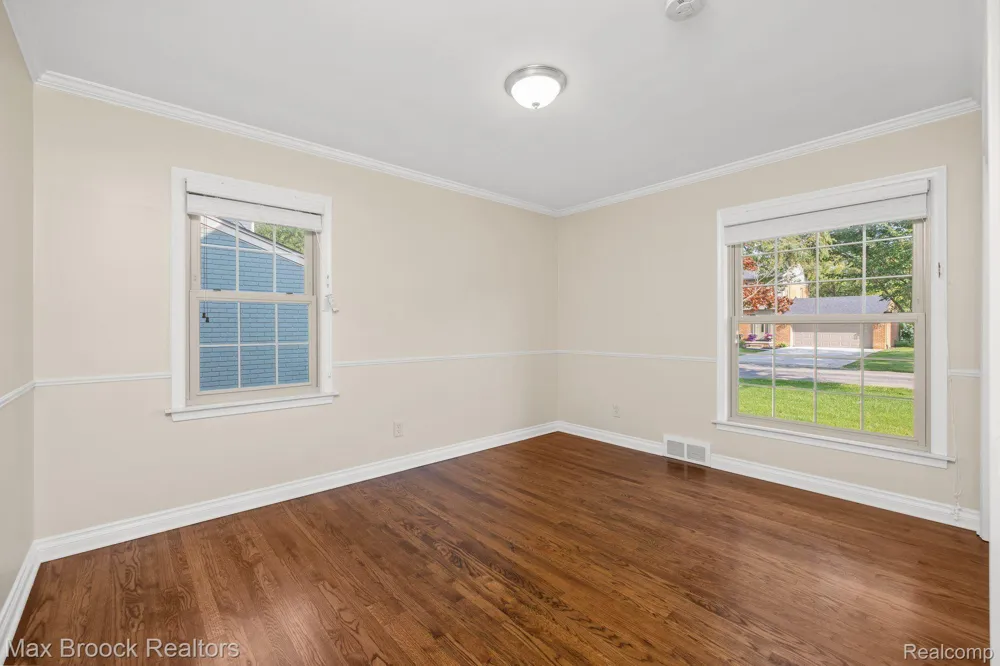 999 NORFOLK STREET Birmingham City, MI 48009
