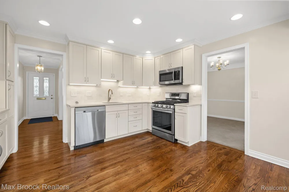 999 NORFOLK STREET Birmingham City, MI 48009
