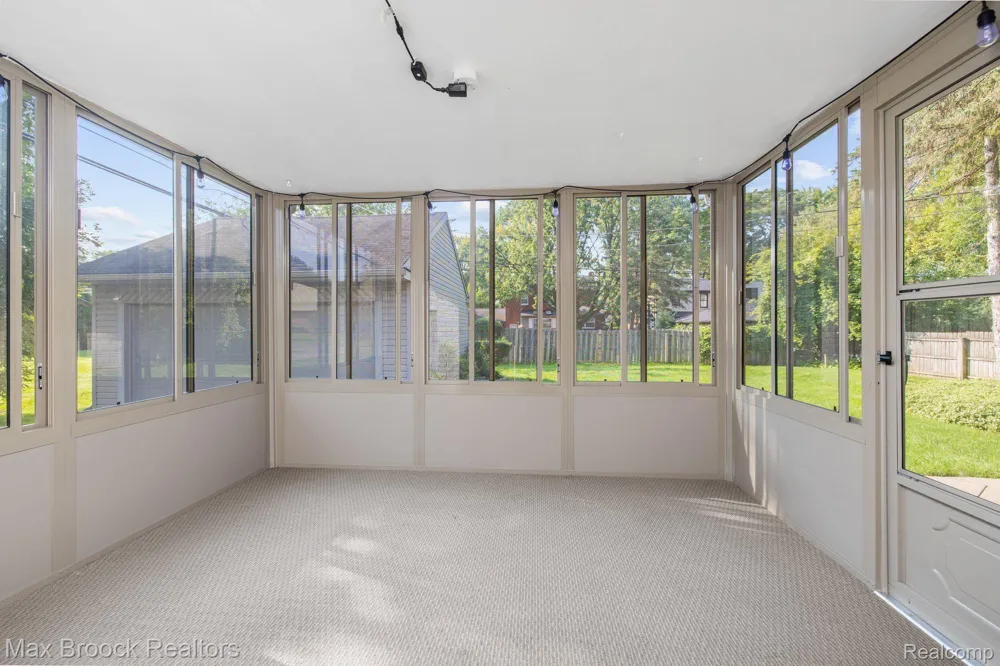 999 NORFOLK STREET Birmingham City, MI 48009