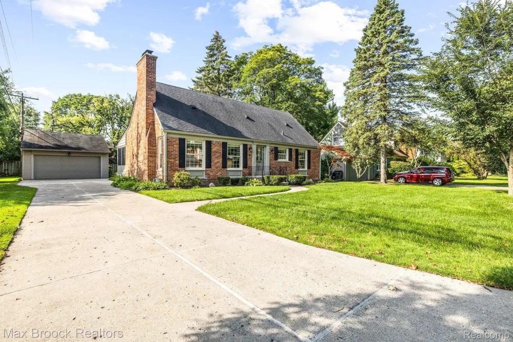 999 NORFOLK STREET Birmingham City, MI 48009
