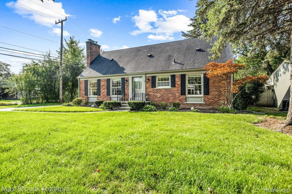 999 NORFOLK STREET Birmingham City, MI 48009
