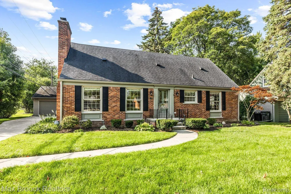 999 NORFOLK STREET Birmingham City, MI 48009