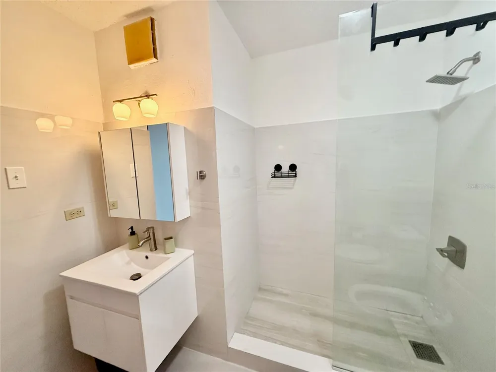 177 Road VANDA #B1 Guaynabo, PR 00966