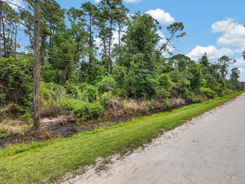 10TH AVENUE Deland, FL 32724