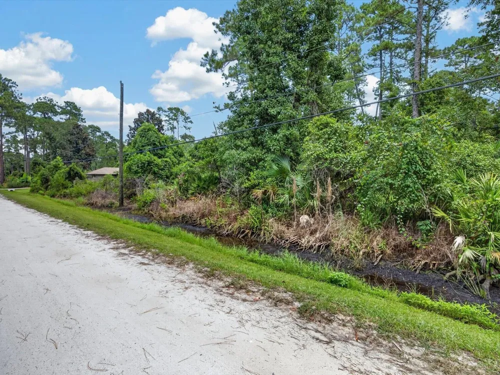 10TH AVENUE Deland, FL 32724