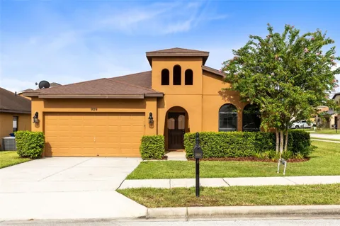 909 WOODS LANDING DRIVE