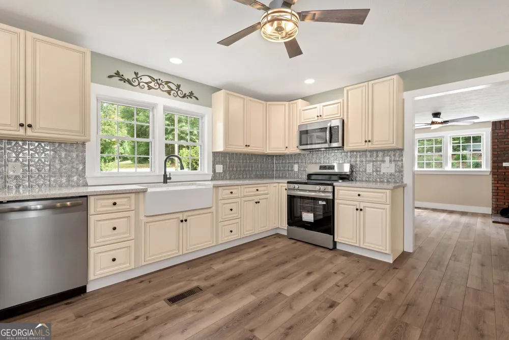 1707 Buena Vista DR Toccoa, GA 30577