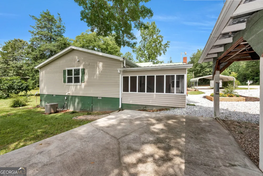 1707 Buena Vista DR Toccoa, GA 30577