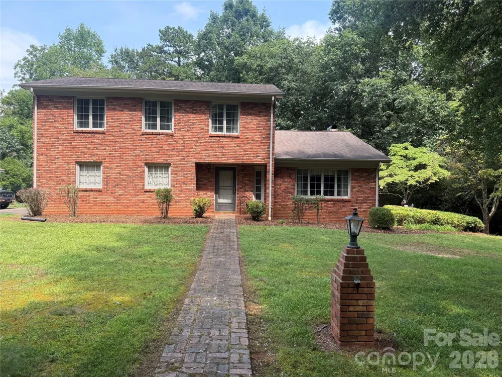 2015 39th Avenue NE Hickory, NC 28601