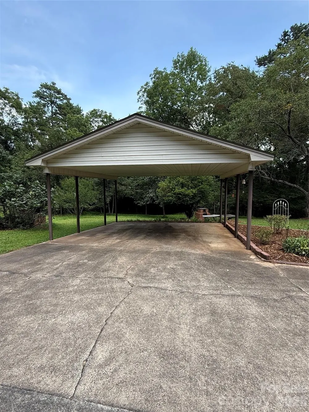 2015 39th Avenue NE Hickory, NC 28601