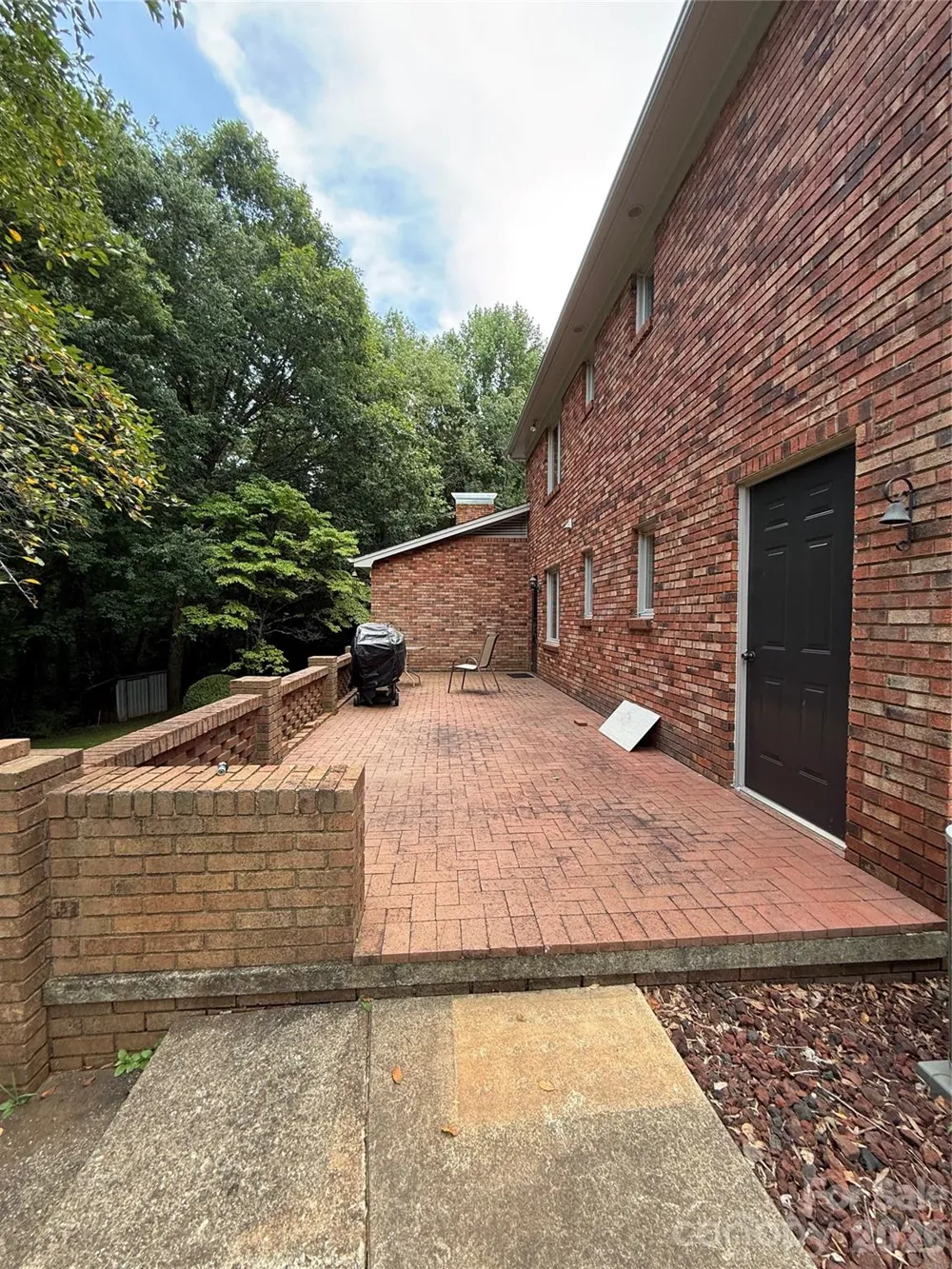 2015 39th Avenue NE Hickory, NC 28601