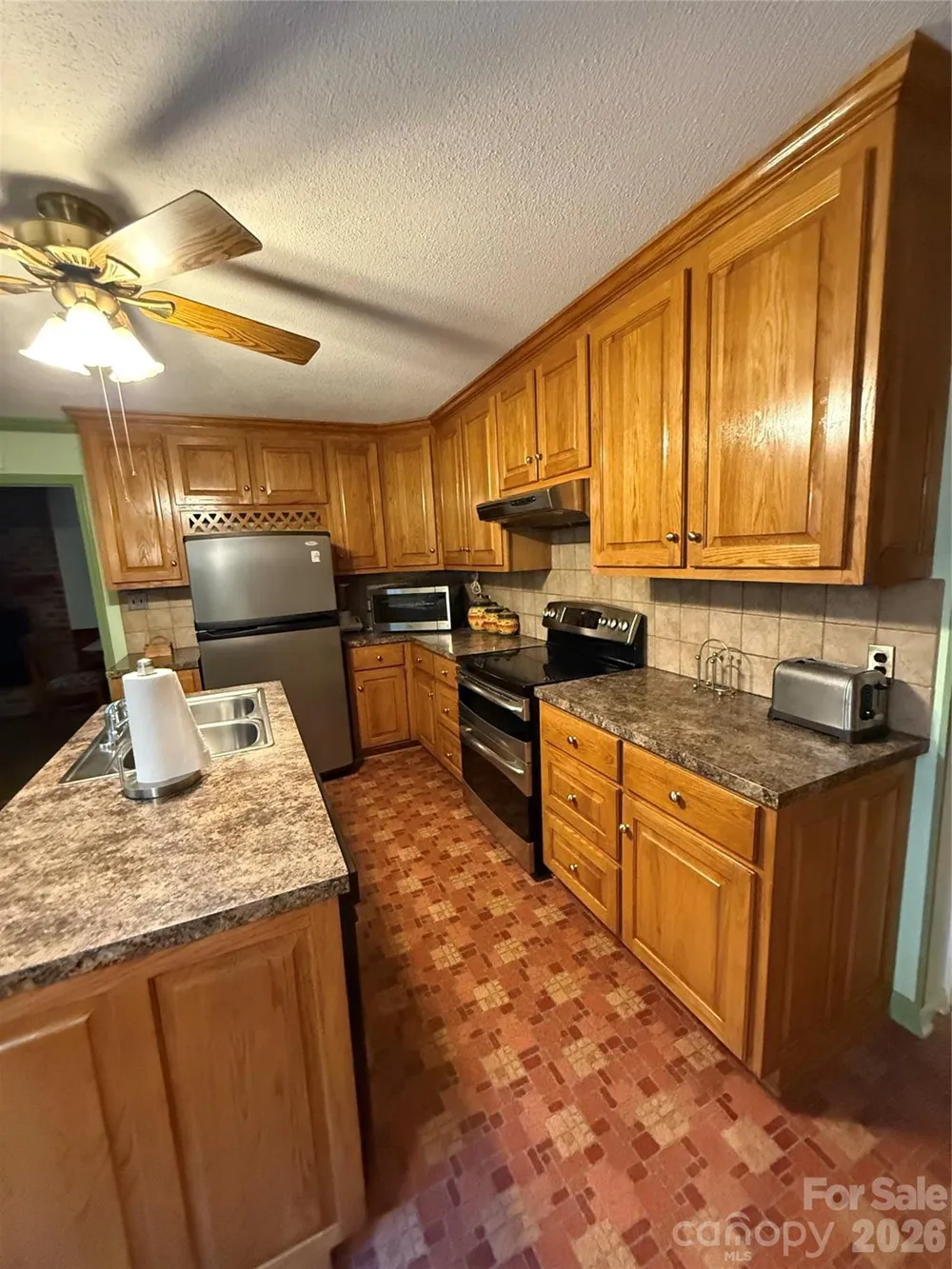 2015 39th Avenue NE Hickory, NC 28601