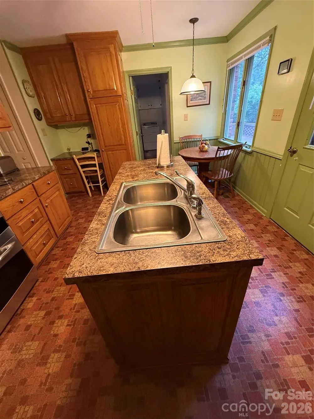 2015 39th Avenue NE Hickory, NC 28601