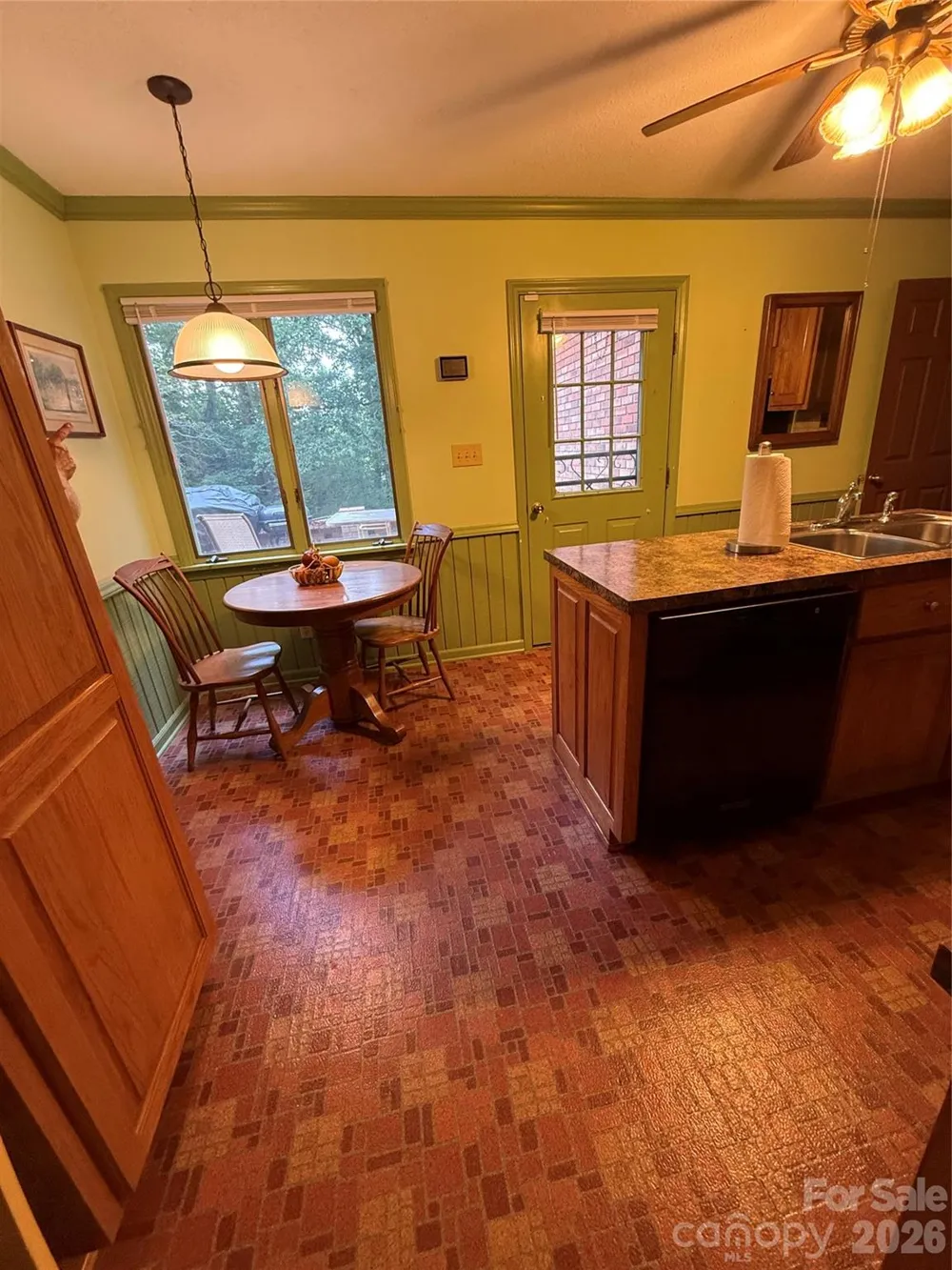 2015 39th Avenue NE Hickory, NC 28601