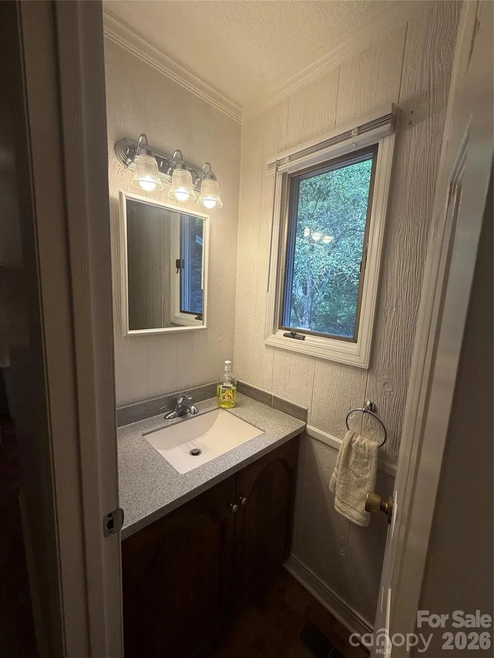 2015 39th Avenue NE Hickory, NC 28601