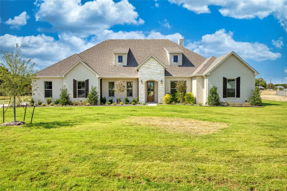 1016 Emery Court Weatherford, TX 76087