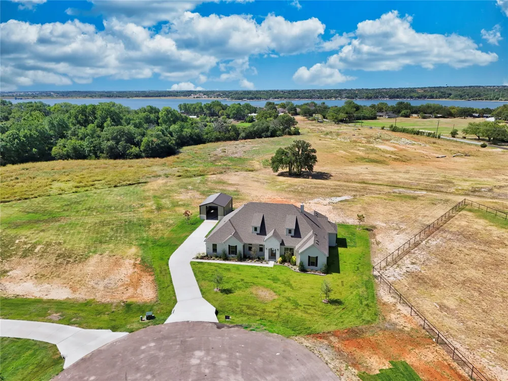 1016 Emery Court Weatherford, TX 76087