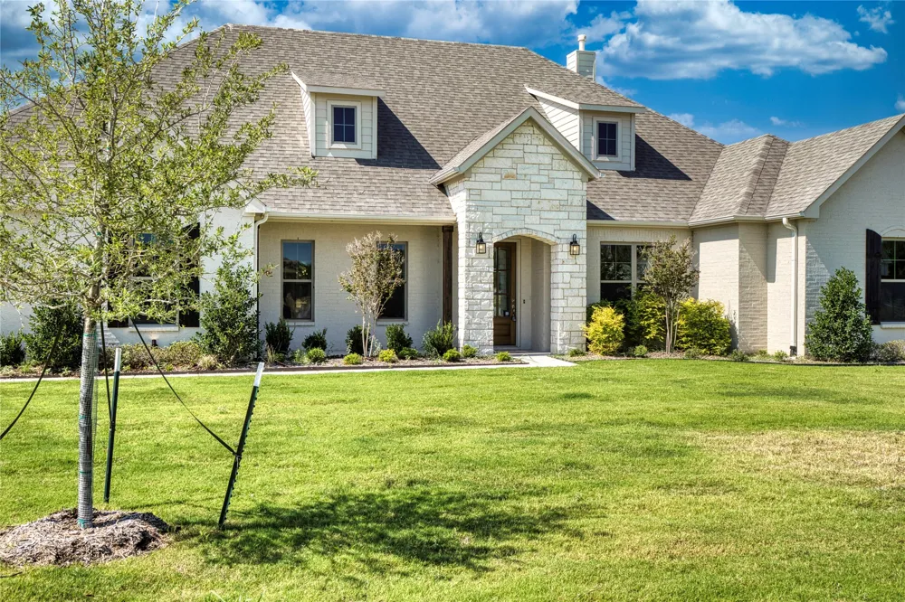 1016 Emery Court Weatherford, TX 76087