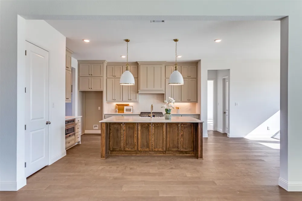 1016 Emery Court Weatherford, TX 76087
