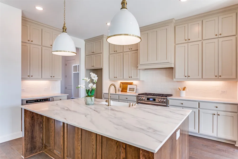 1016 Emery Court Weatherford, TX 76087