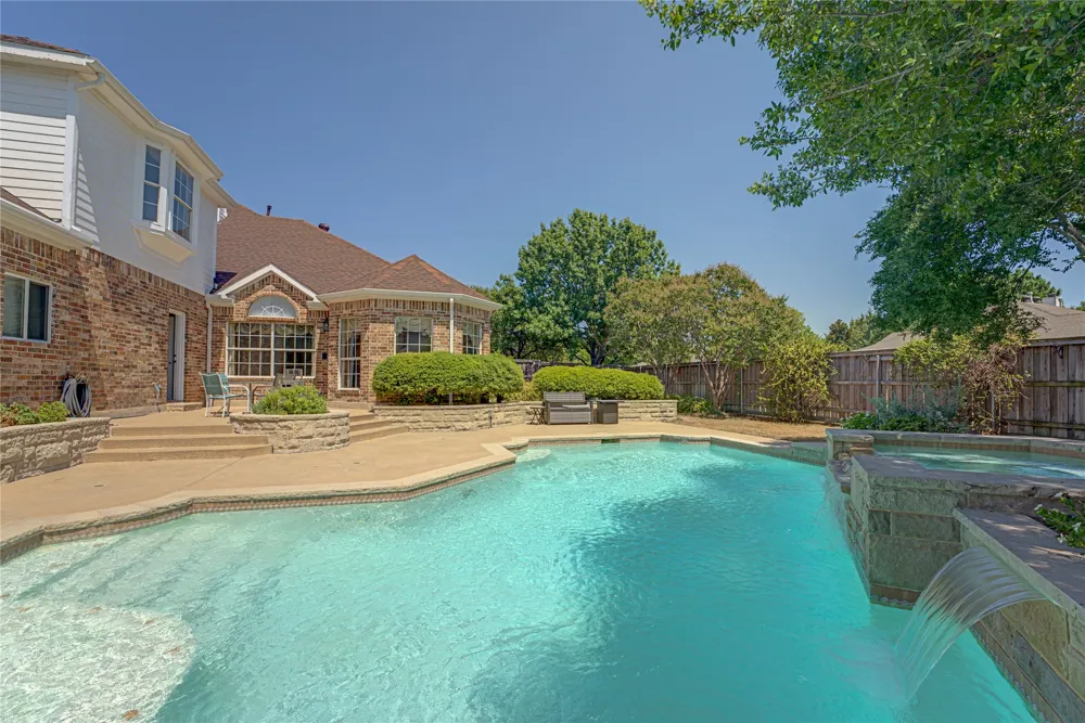 130 W Clubview Court Murphy, TX 75094