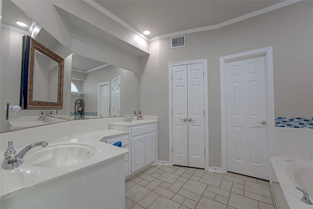 130 W Clubview Court Murphy, TX 75094