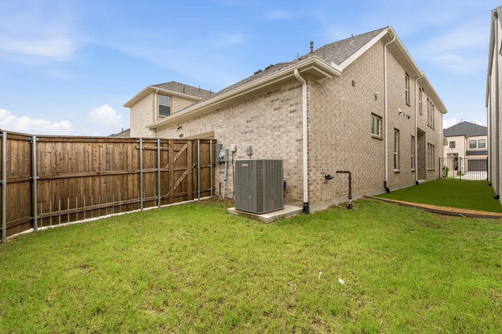 9540 Hedge Street Frisco, TX 75034