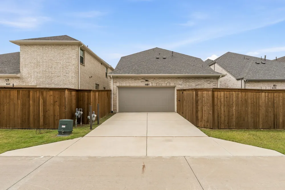 9540 Hedge Street Frisco, TX 75034