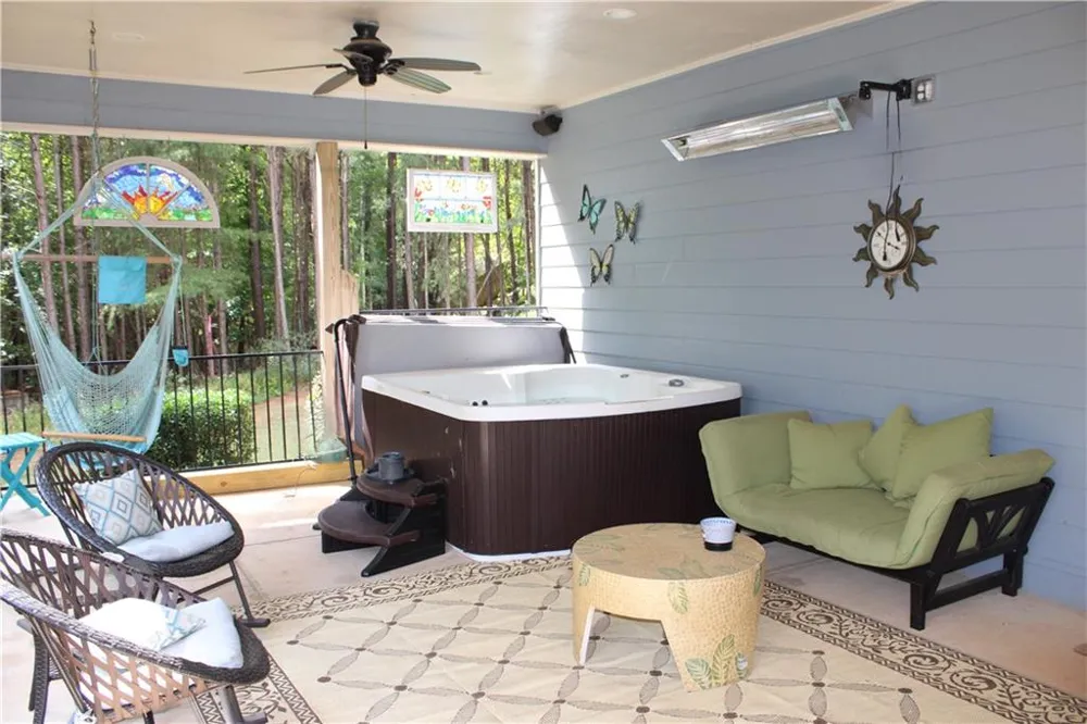 208 WESTBURY COURT Canton, GA 30114