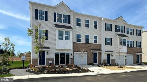 330 LANTERN COURT