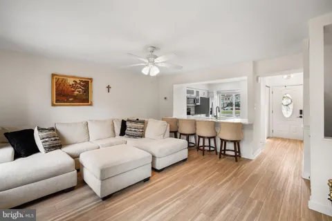 6 SUGARLAND SQUARE COURT