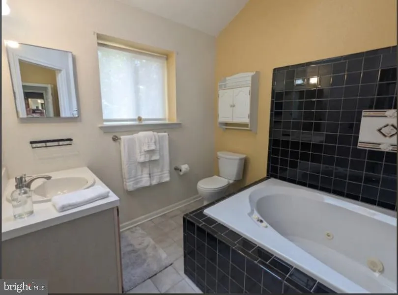 1402 TRISTRAM CIRCLE Mantua, NJ 08051