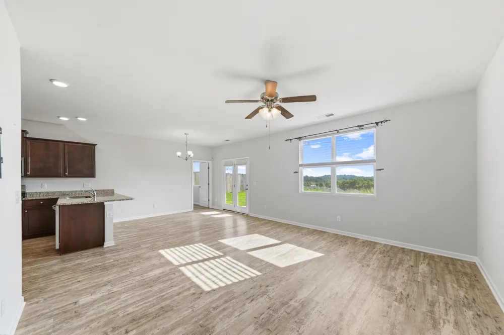828 Foxdale Dr Columbia, TN 38401