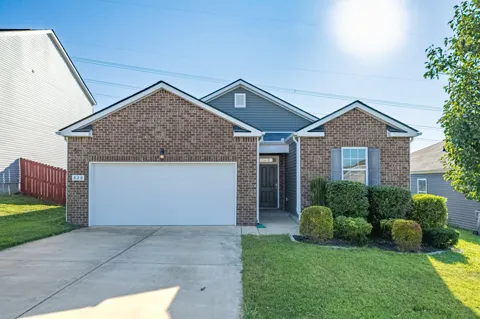 828 Foxdale Dr