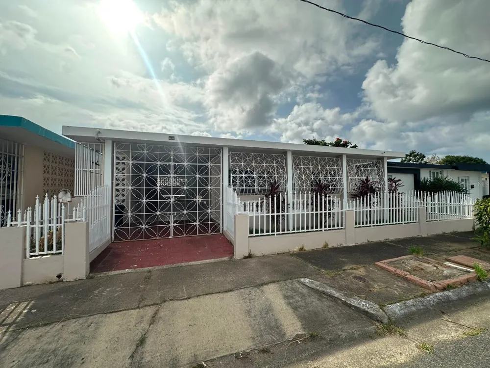 AH 19 JARDINES DE COUNTRY CLUB Carolina, PR 00979