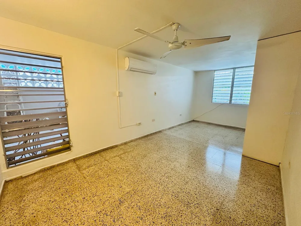 AH 19 JARDINES DE COUNTRY CLUB Carolina, PR 00979