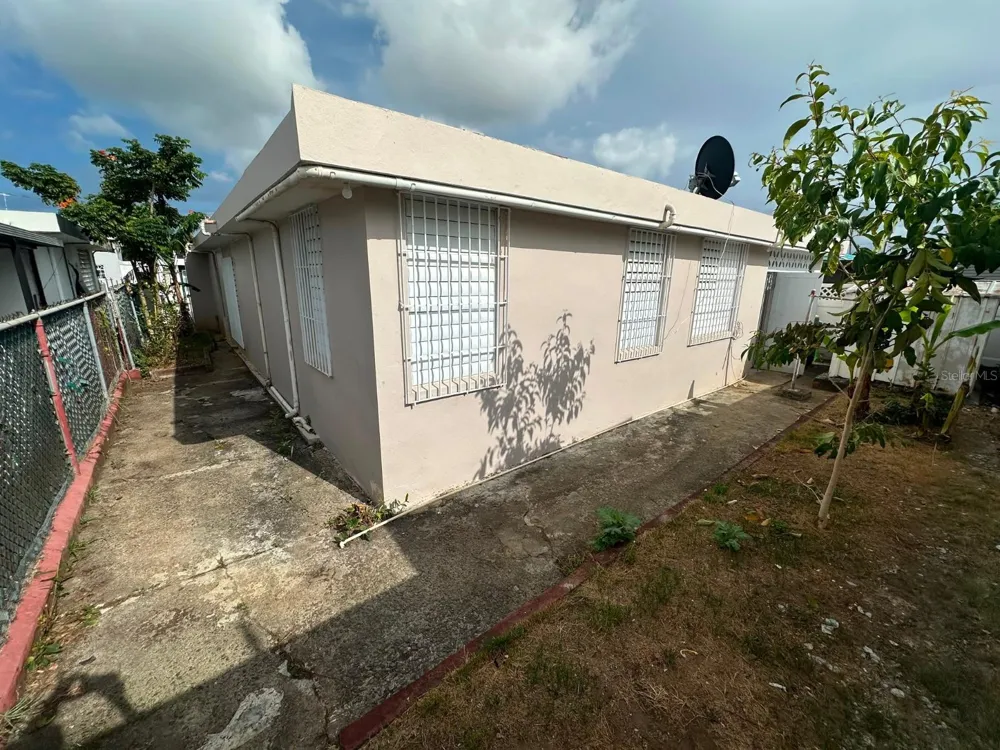 AH 19 JARDINES DE COUNTRY CLUB Carolina, PR 00979