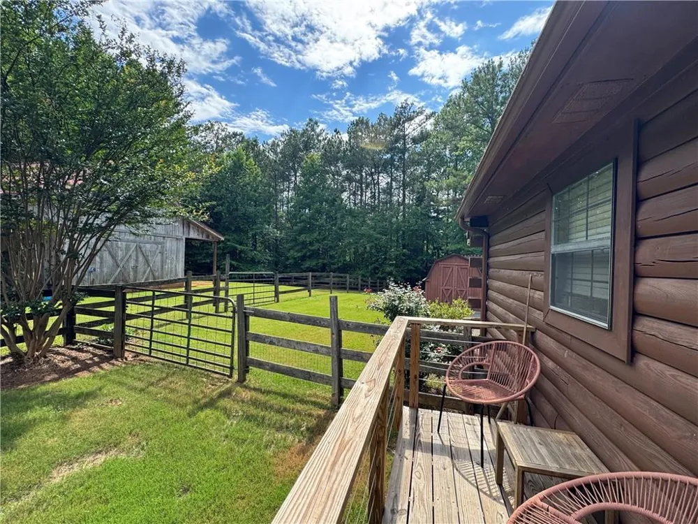 8911 Daerwater Drive Winston, GA 30187
