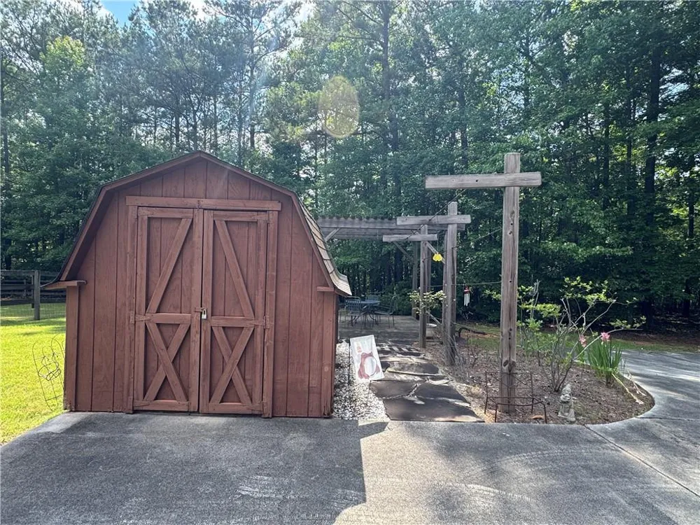 8911 Daerwater Drive Winston, GA 30187