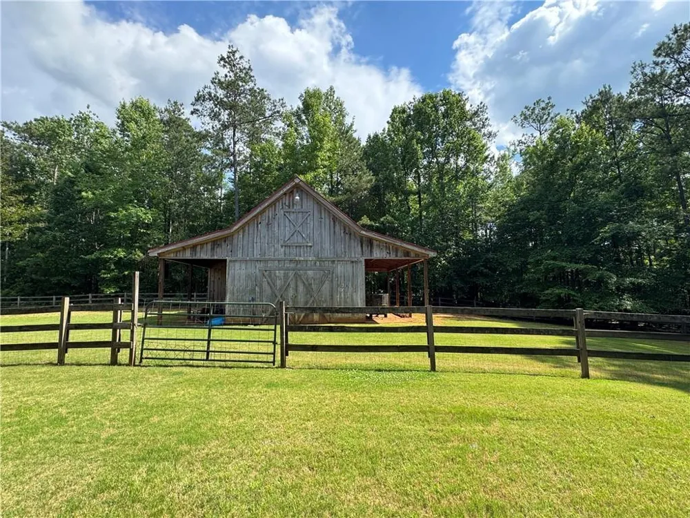 8911 Daerwater Drive Winston, GA 30187