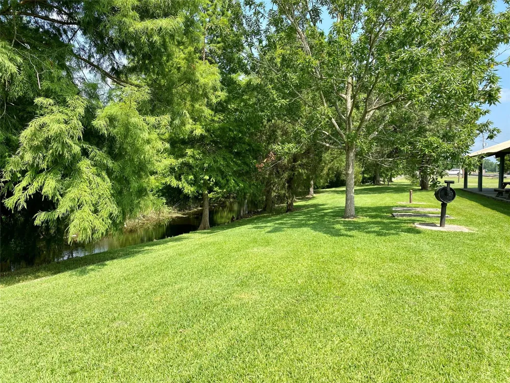 2609 Hughes Road Dickinson, TX 77539