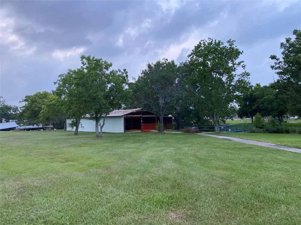 2609 Hughes Road Dickinson, TX 77539
