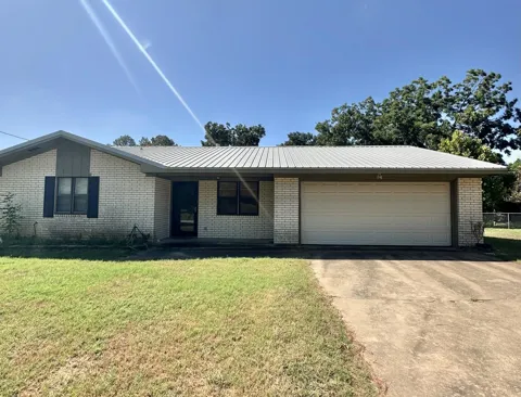 1204 E Stone
