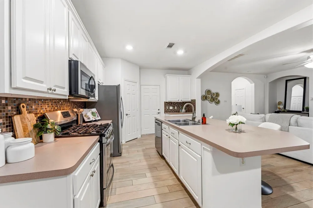 103 Ledgestone Place The Woodlands, TX 77382