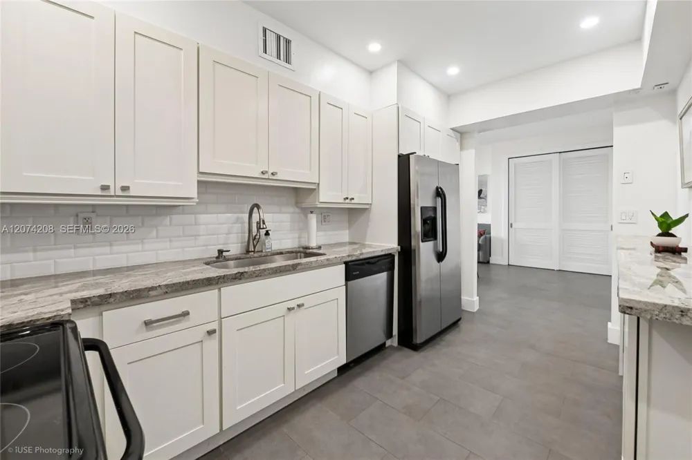 90 Edgewater Dr #PH11 Coral Gables, FL 33133