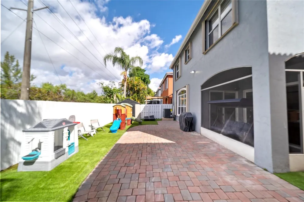 4916 SW 38th Way Fort Lauderdale, FL 33312