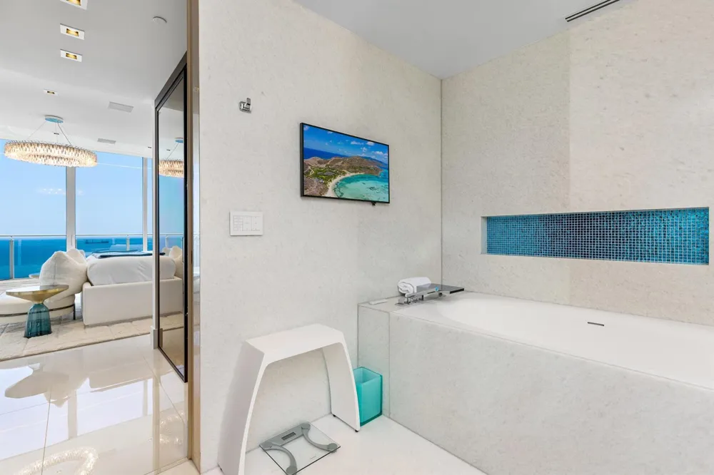 525 FORT LAUDERDALE BEACH BOULEVARD #1702 Fort Lauderdale, FL 33304