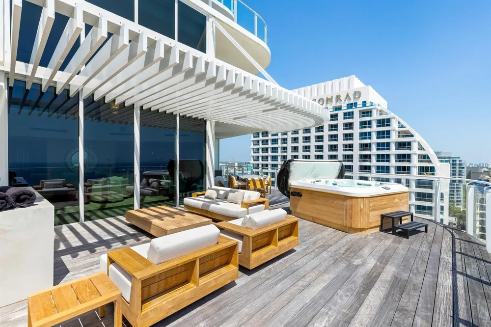 525 FORT LAUDERDALE BEACH BOULEVARD #1702 Fort Lauderdale, FL 33304