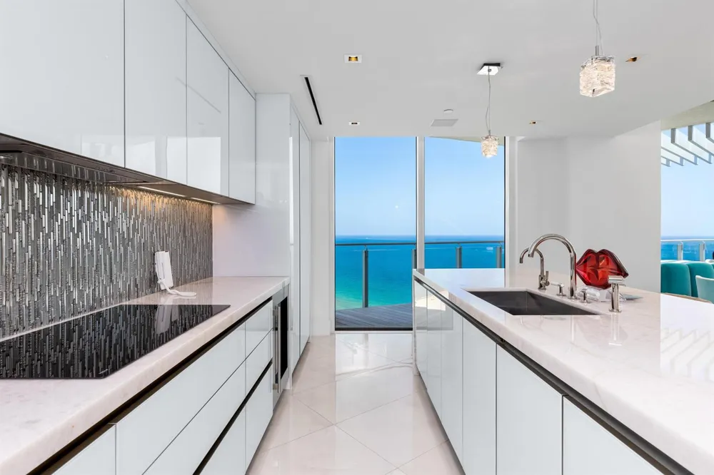 525 FORT LAUDERDALE BEACH BOULEVARD #1702 Fort Lauderdale, FL 33304